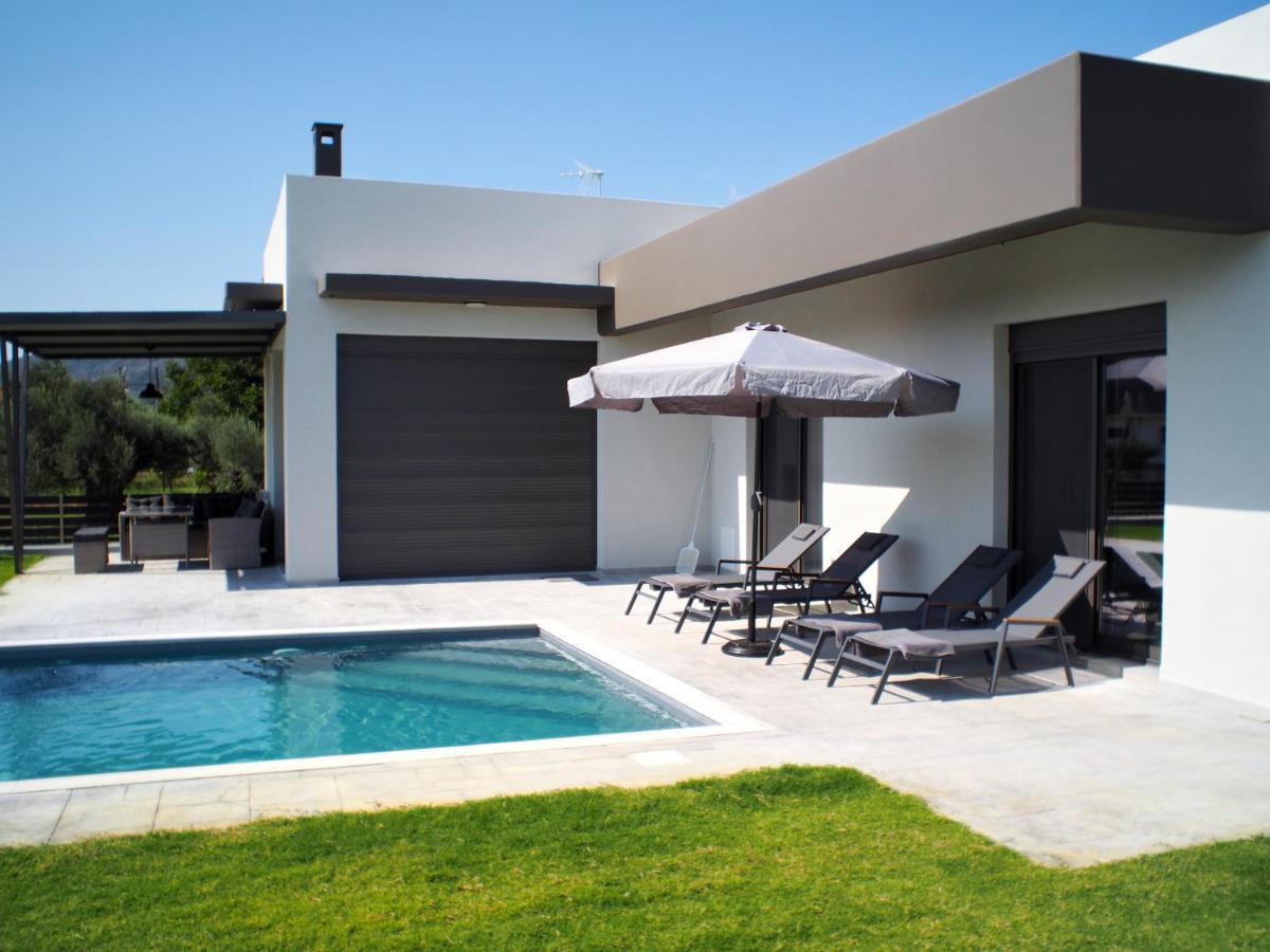 Nostos Luxury Villas With Private Pool In Nafpaktos Luaran gambar