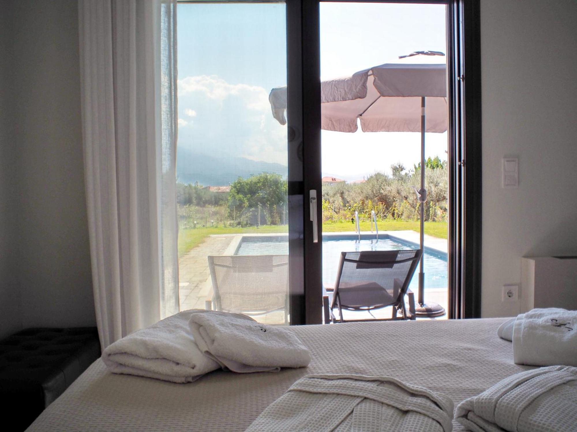 Nostos Luxury Villas With Private Pool In Nafpaktos Luaran gambar